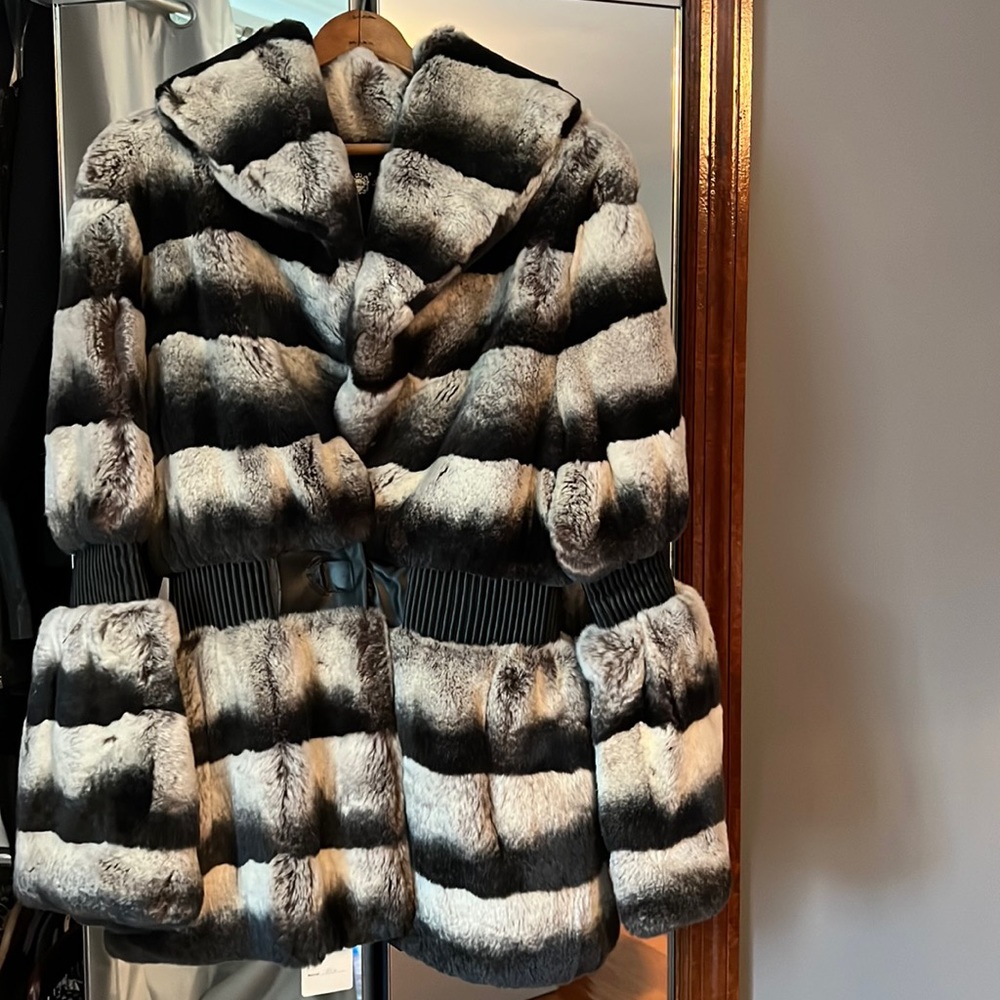 NWT Rex chinchilla coat with a hood )faux leather waist and sleeves)
